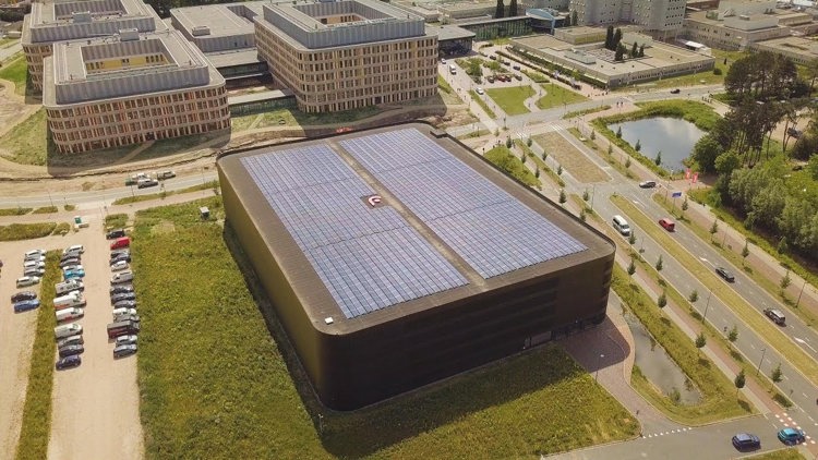 Energy storage in parking garages 